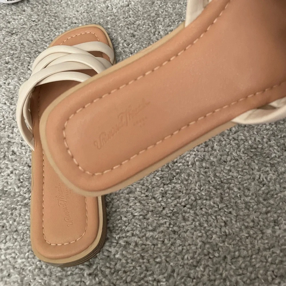 *Target sandals* - Picture 4 of 4